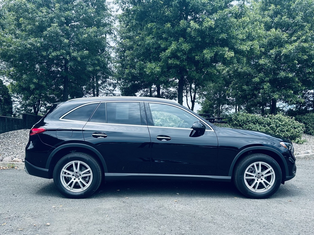 2025 Mercedes Benz GLC 300 4MATIC photo 4