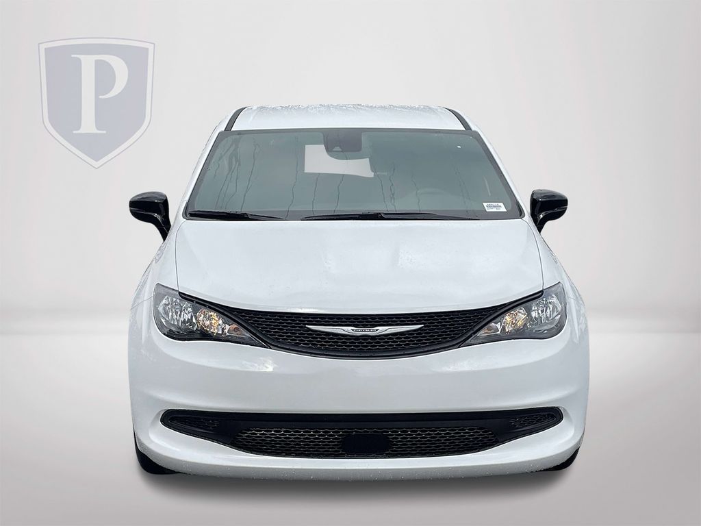 2025 Chrysler Voyager LX photo 2
