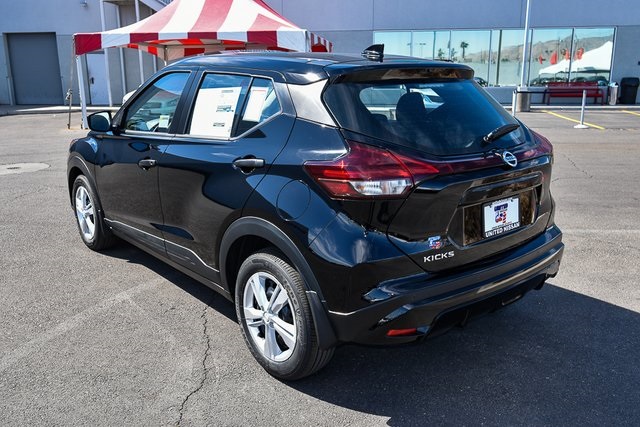 2025 Nissan Kicks Play S photo 3