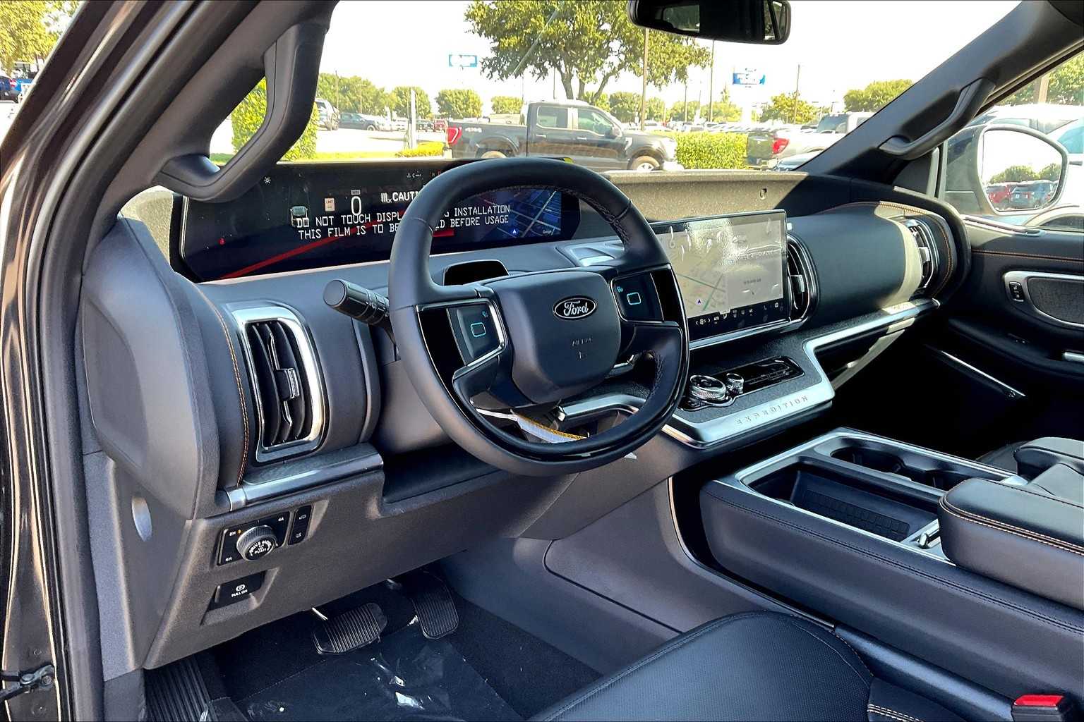 2025 Ford Expedition photo 8