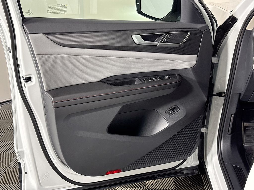 2025 Volkswagen Atlas Peak Edition SE photo 10