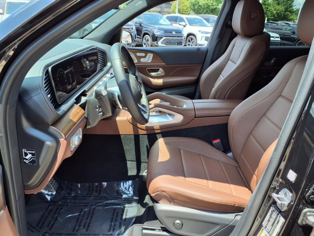 2025 Mercedes Benz GLS 450 4MATIC photo 4