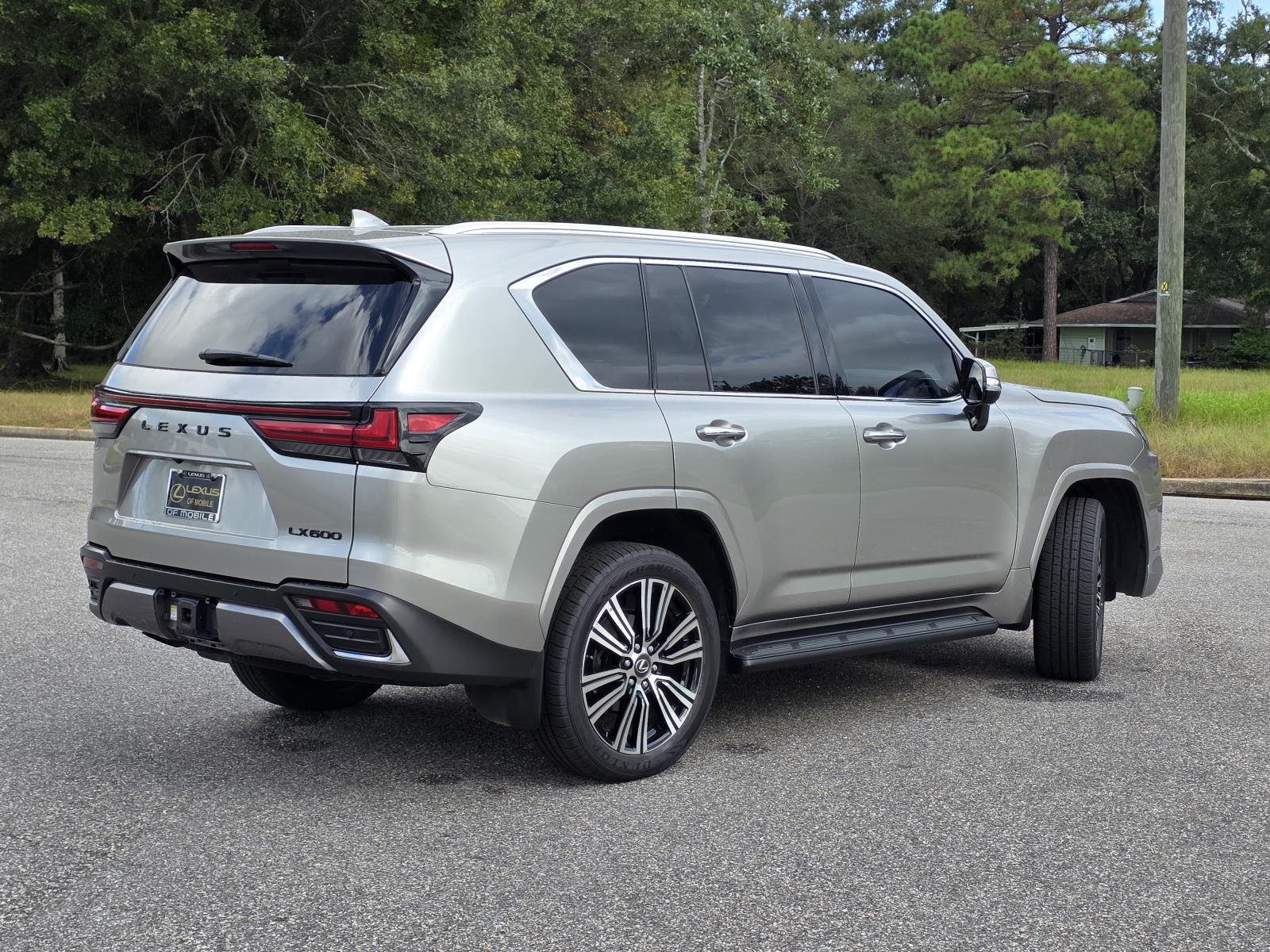 2022 Lexus LX 600 Luxury photo 5