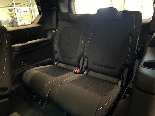 2025 Jeep Grand Cherokee Laredo photo 17
