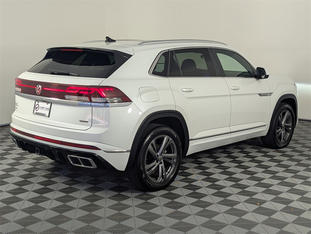 2024 Volkswagen Atlas Cross Sport SEL R-Line photo 2