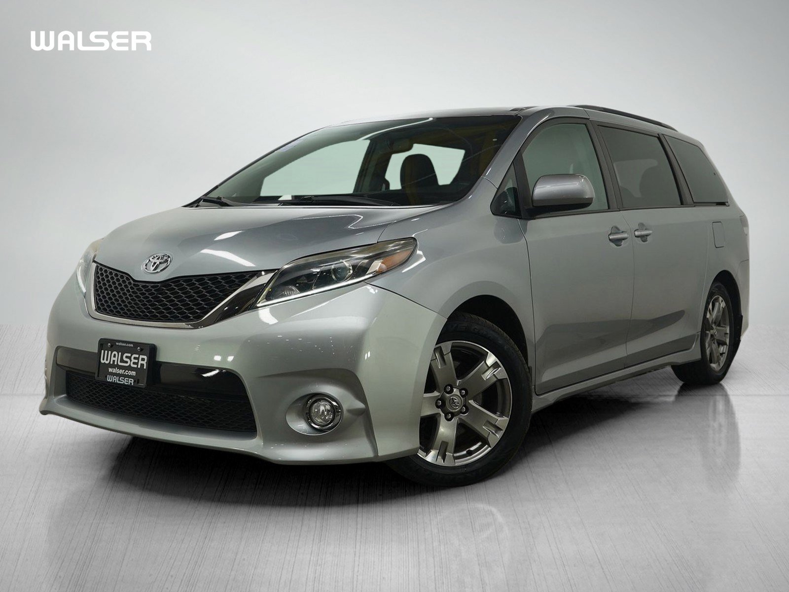 2016 Toyota Sienna SE V6's photo