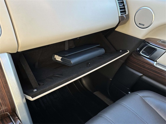 2016 Land Rover Range Rover HSE photo 28