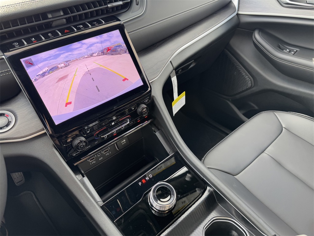 2025 Jeep Grand Cherokee Limited photo 17