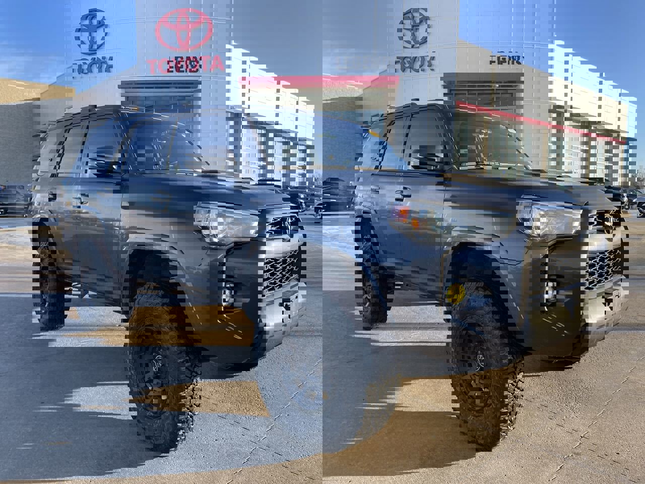 2018 Toyota 4Runner Off-Road Premium's photo