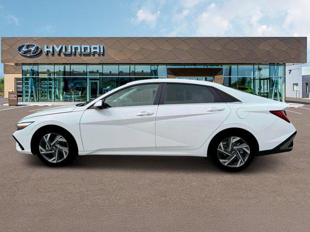 2025 Hyundai Elantra SEL Convenience photo 3
