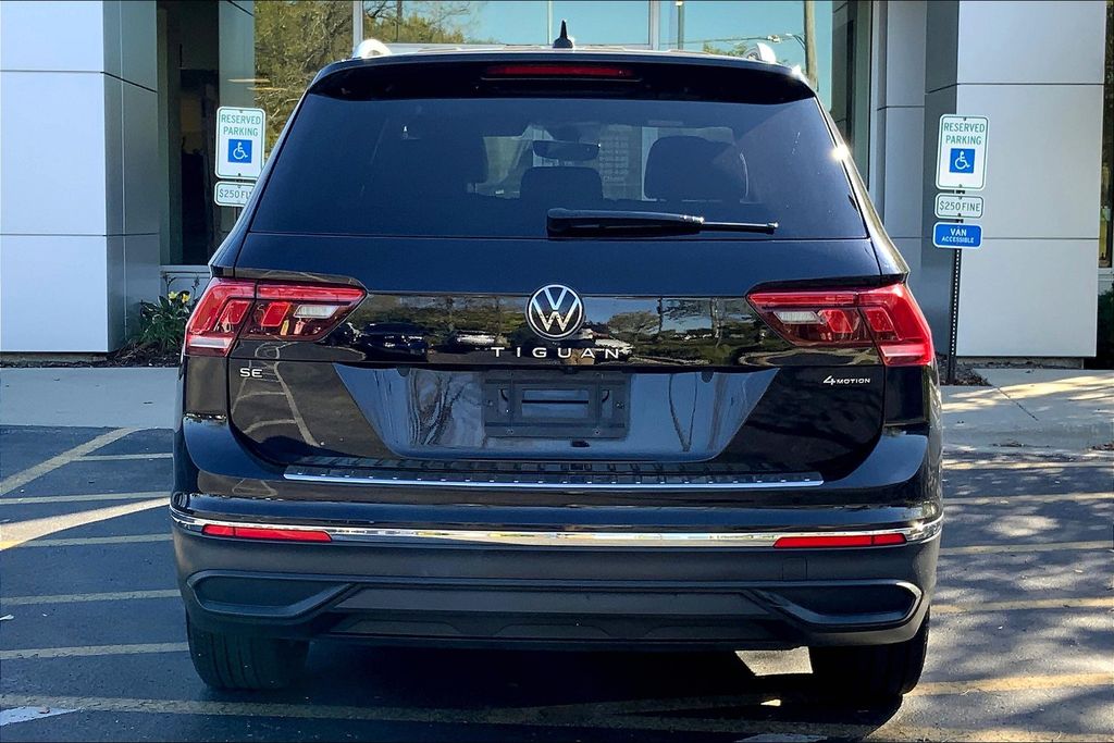 2022 Volkswagen Tiguan SE photo 2