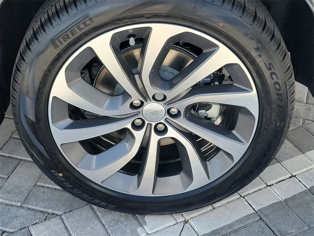 2025 Land Rover Discovery Sport S photo 10