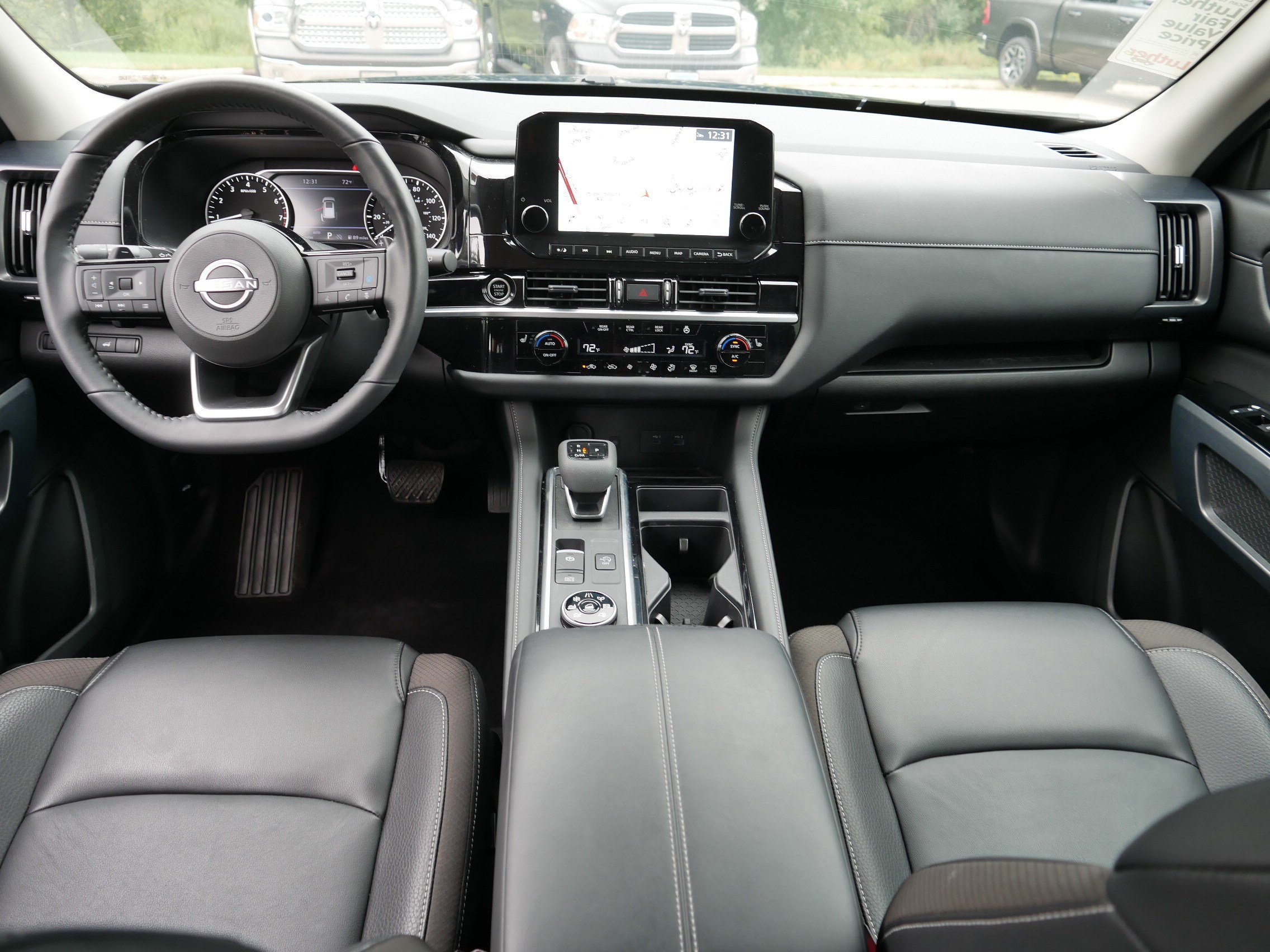 2024 Nissan Pathfinder SL photo 10