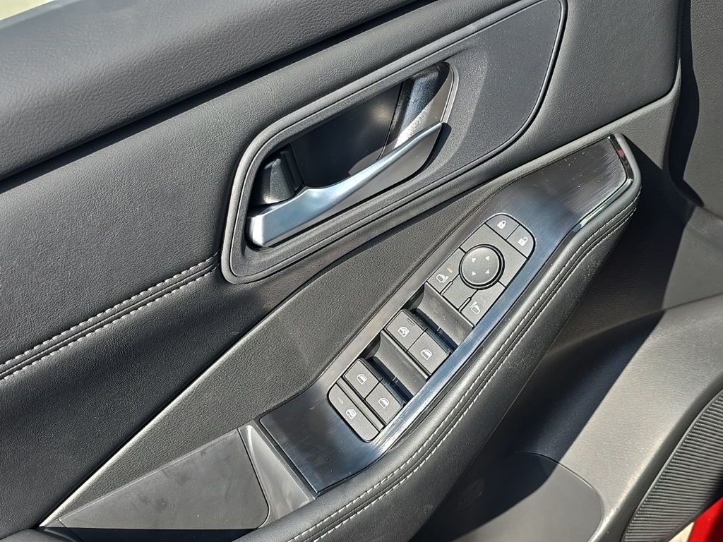 2026 Nissan Rogue SV photo 8