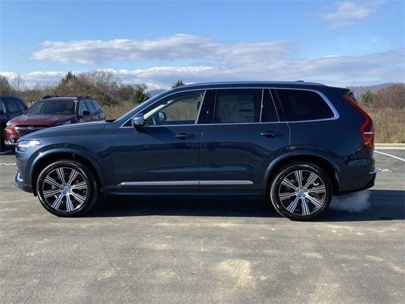 2025 Volvo XC90 AWD Plus photo 3