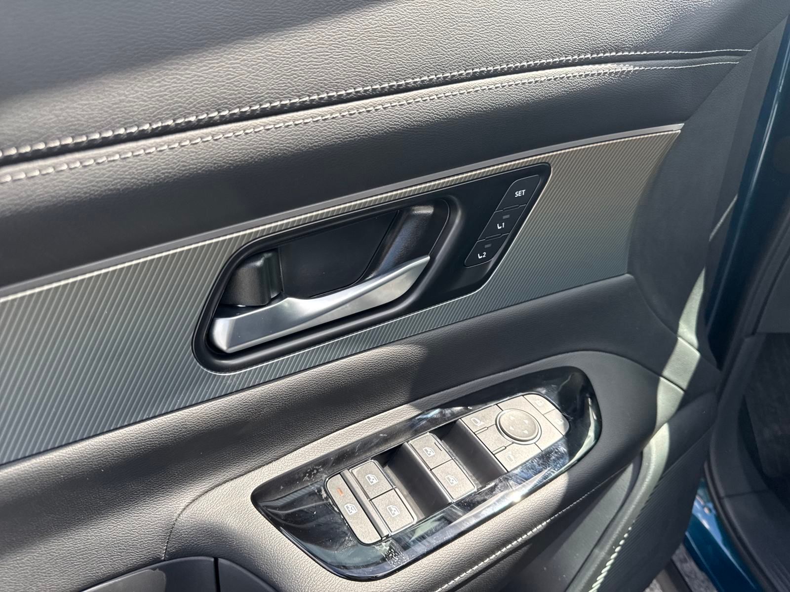 2025 Nissan Murano SL photo 13