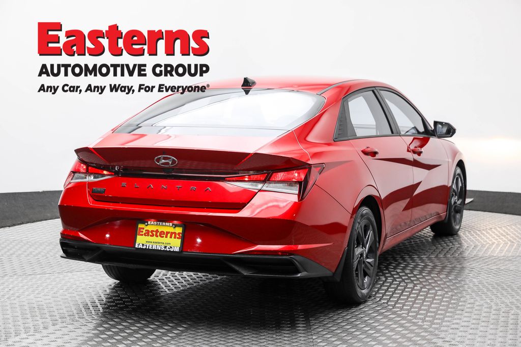 2022 Hyundai Elantra SEL Convenience photo 5