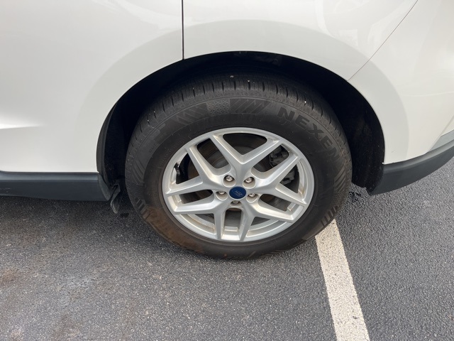 2022 Ford Edge SEL photo 29
