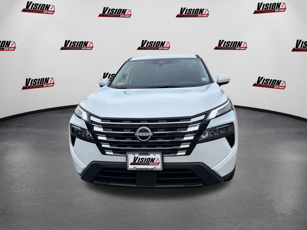 2025 Nissan Rogue SV photo 2