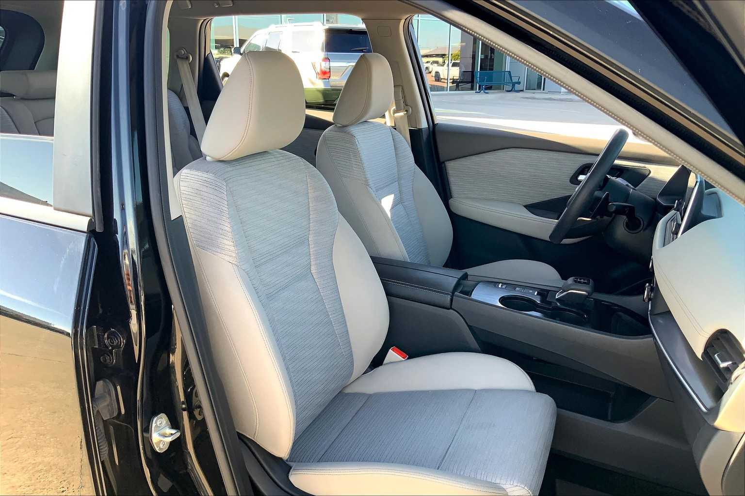2023 Nissan Rogue SV photo 9