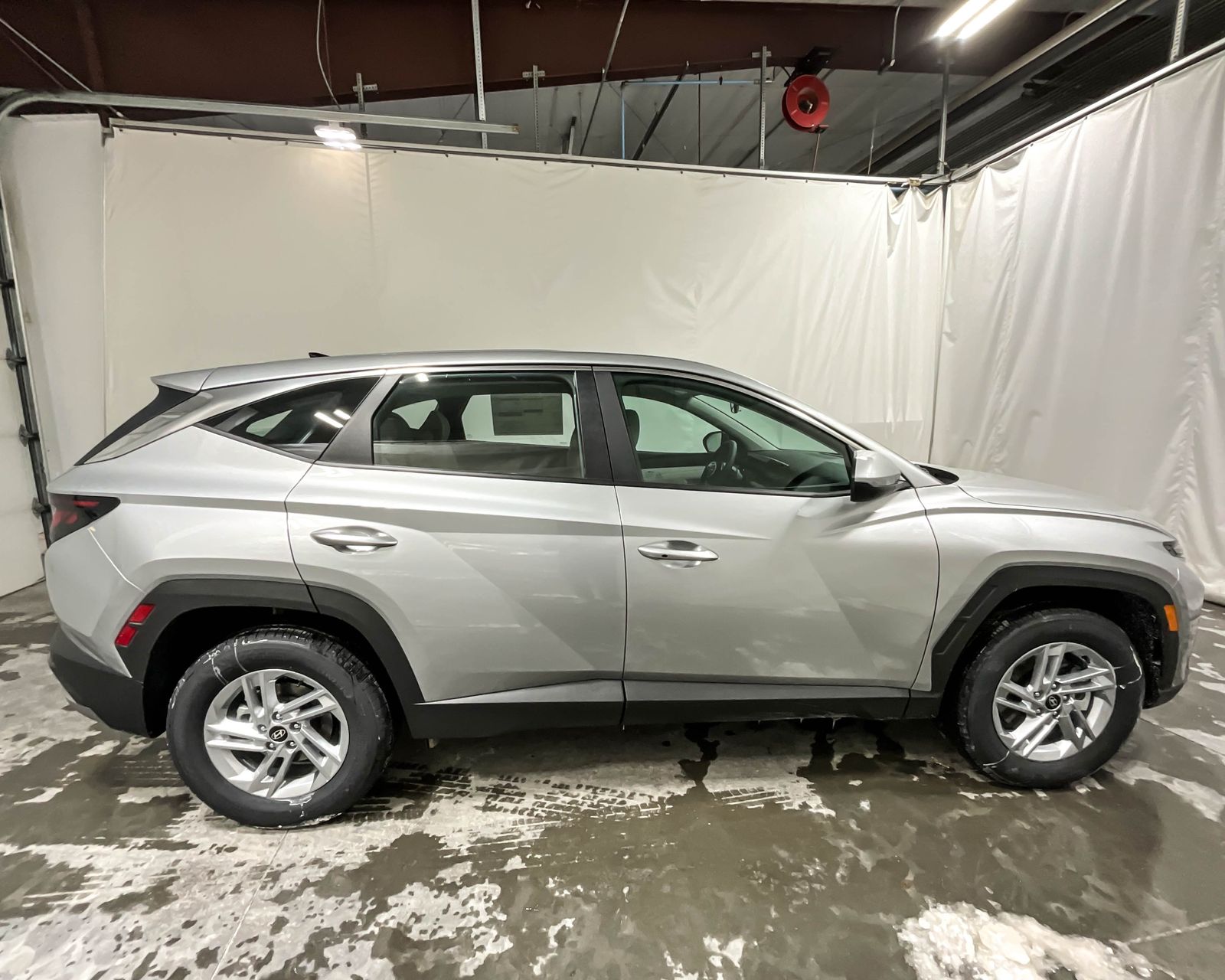 2025 Hyundai Tucson SE photo 4