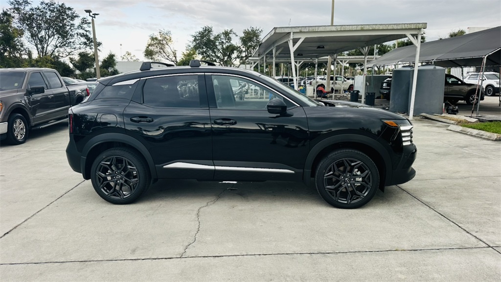 2026 Nissan Kicks SR photo 4
