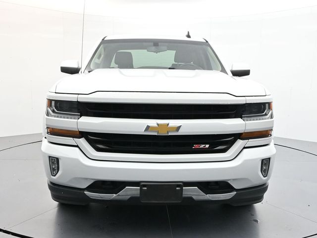 2017 Chevrolet Silverado 1500 LT photo 2