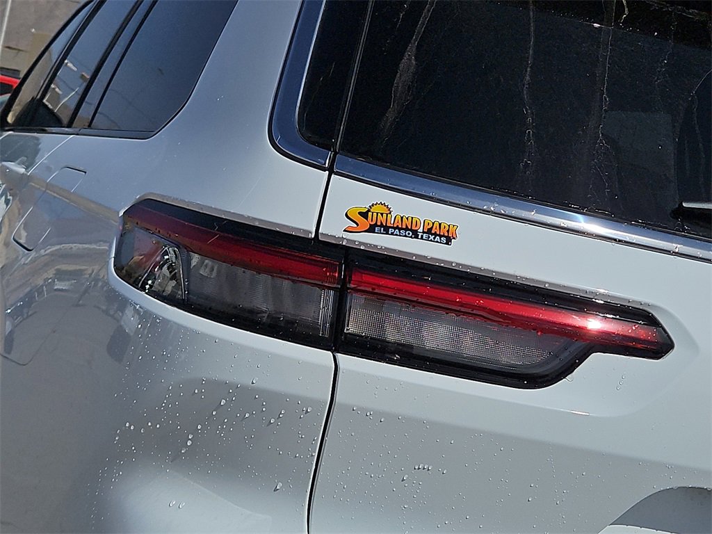 2025 Jeep Grand Cherokee Laredo photo 7
