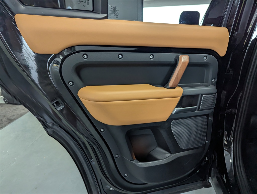 2023 Land Rover Defender 110 photo 26