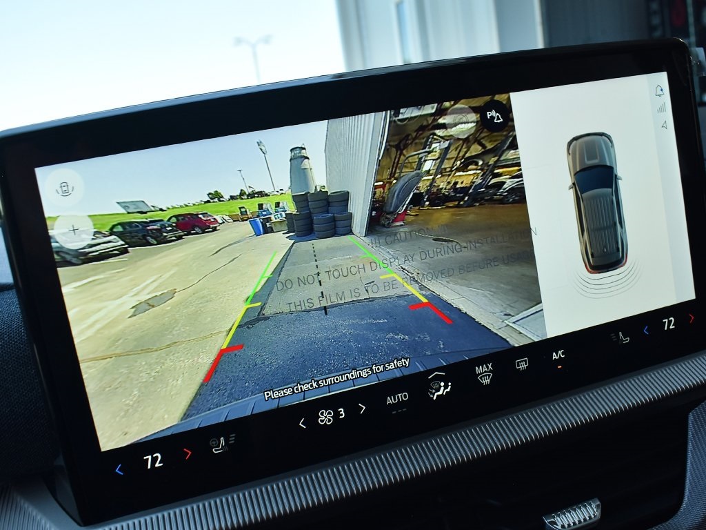 2025 Ford Explorer photo 18