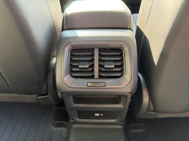 2023 Volkswagen Taos SE photo 25