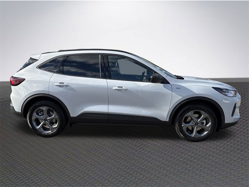 2025 Ford Escape ST-Line photo 4