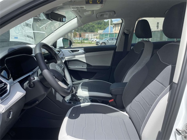 2025 Volkswagen Taos SE photo 10
