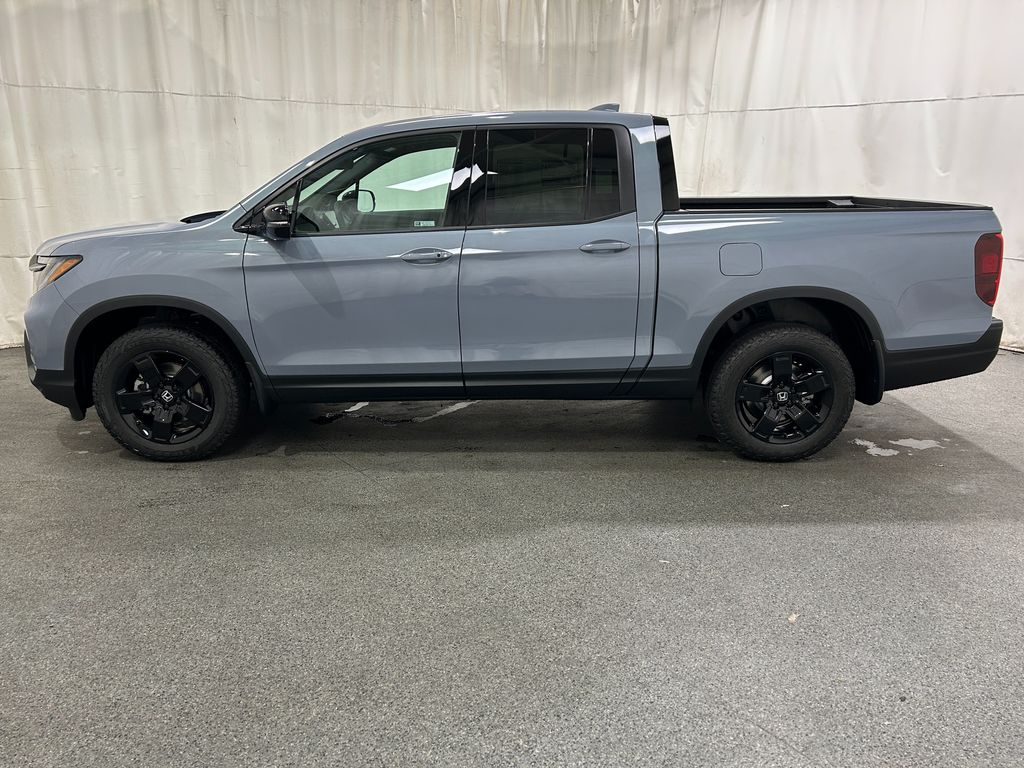 2026 Honda Ridgeline Black Edition photo 2