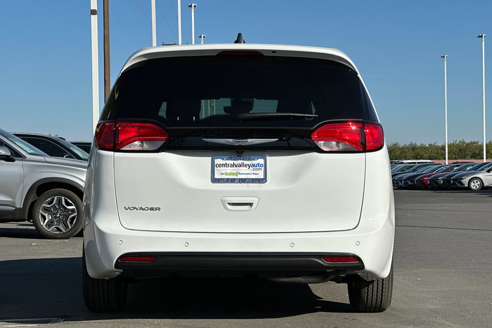 2026 Chrysler Voyager LX photo 4