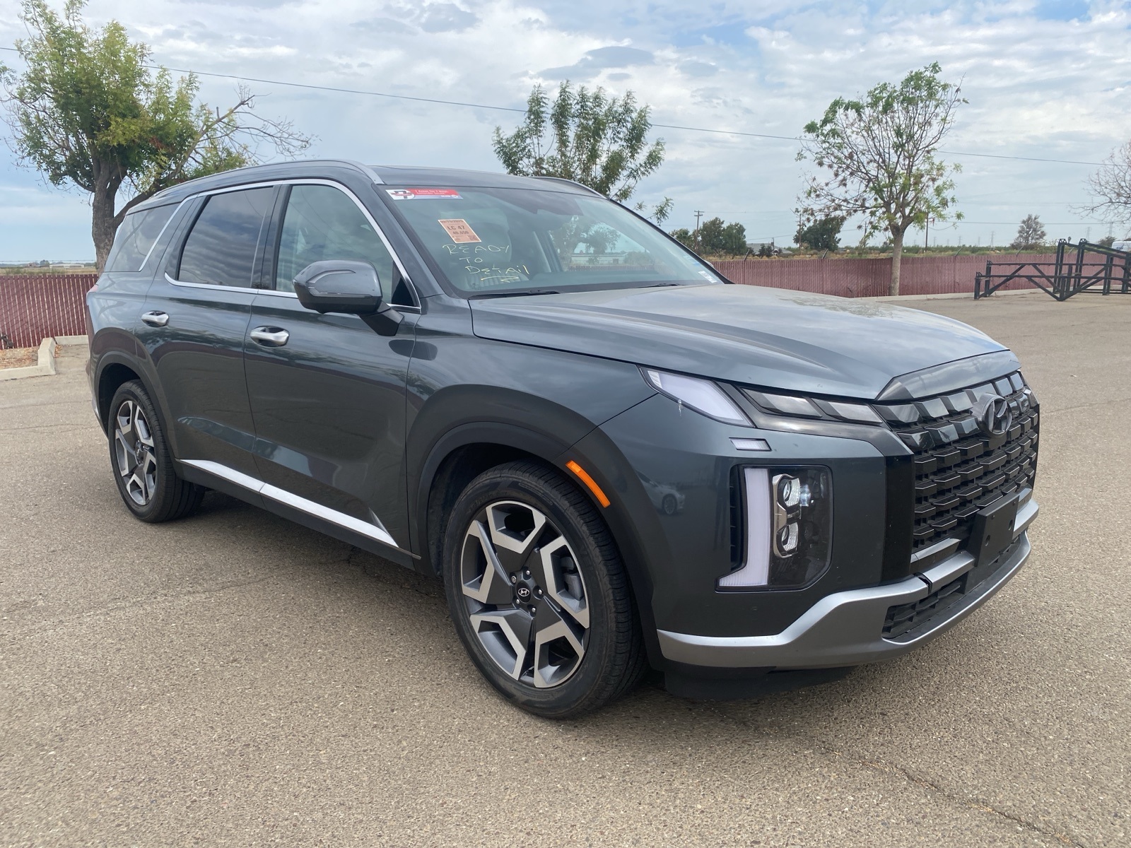 2024 Hyundai Palisade Limited photo 3