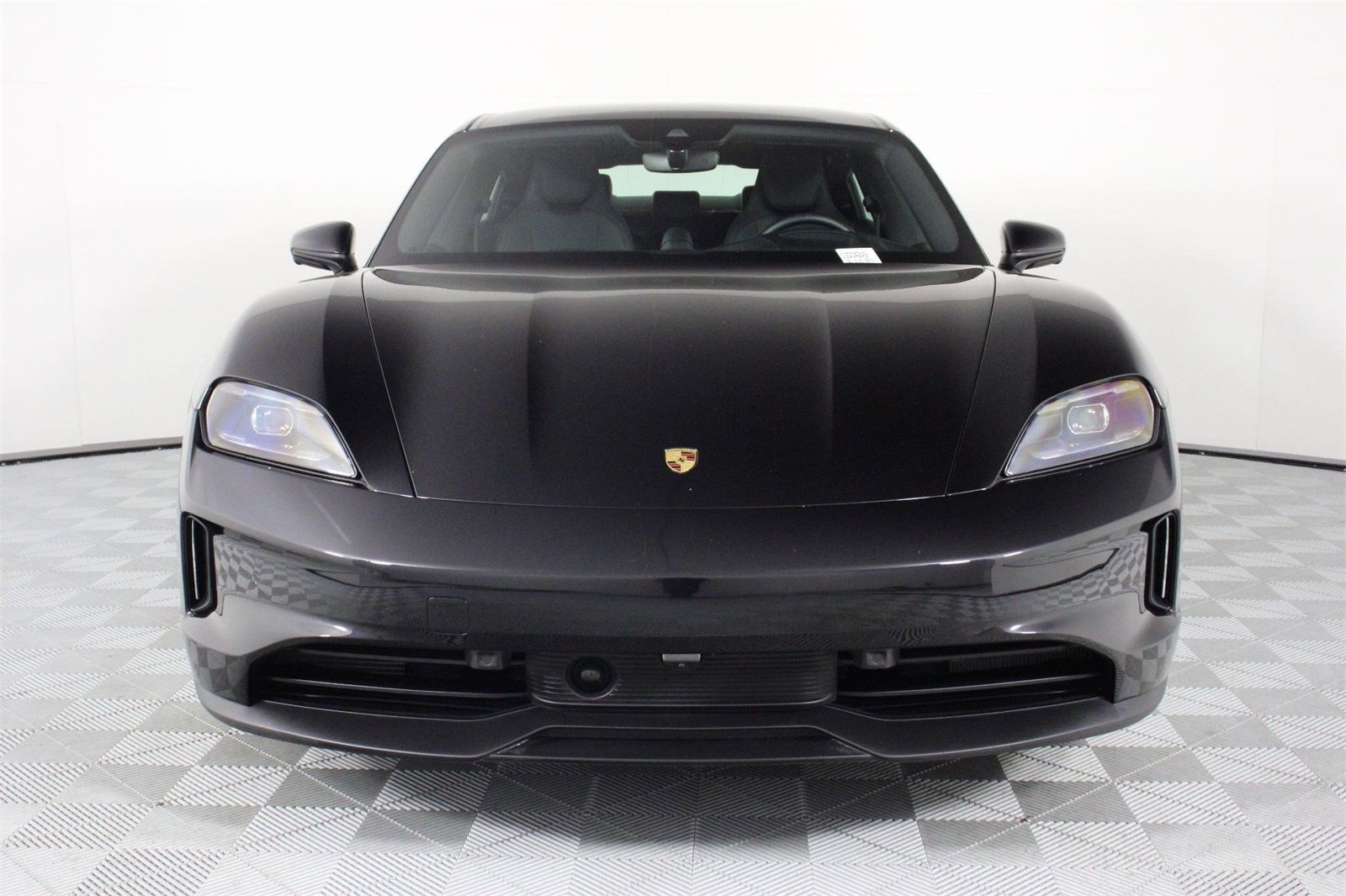 2025 Porsche Taycan photo 10