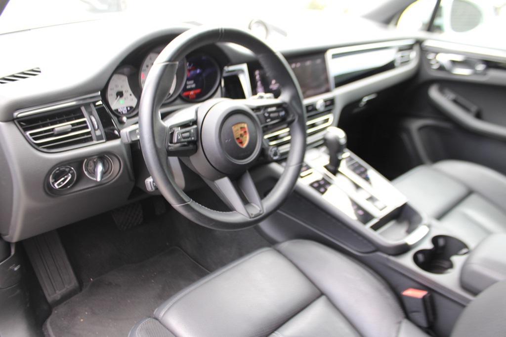 2024 Porsche Macan Base photo 4
