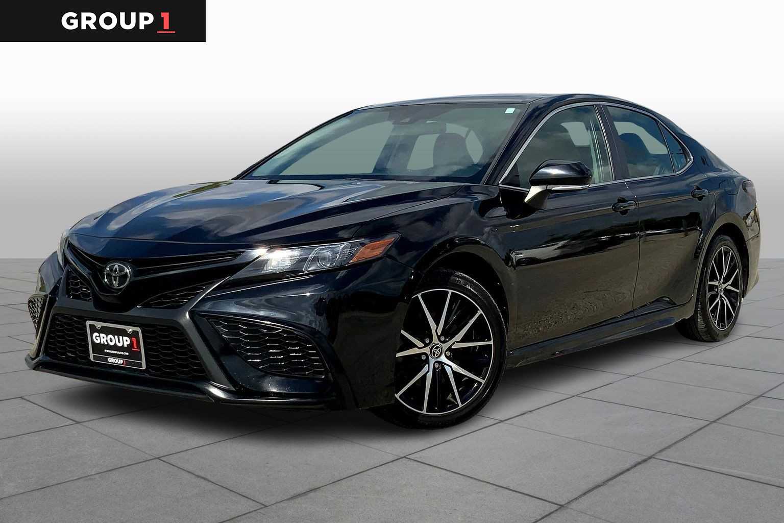 2023 Toyota Camry SE's photo