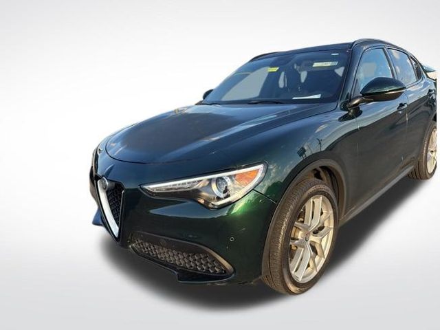 2018 Alfa Romeo Stelvio Ti photo 2