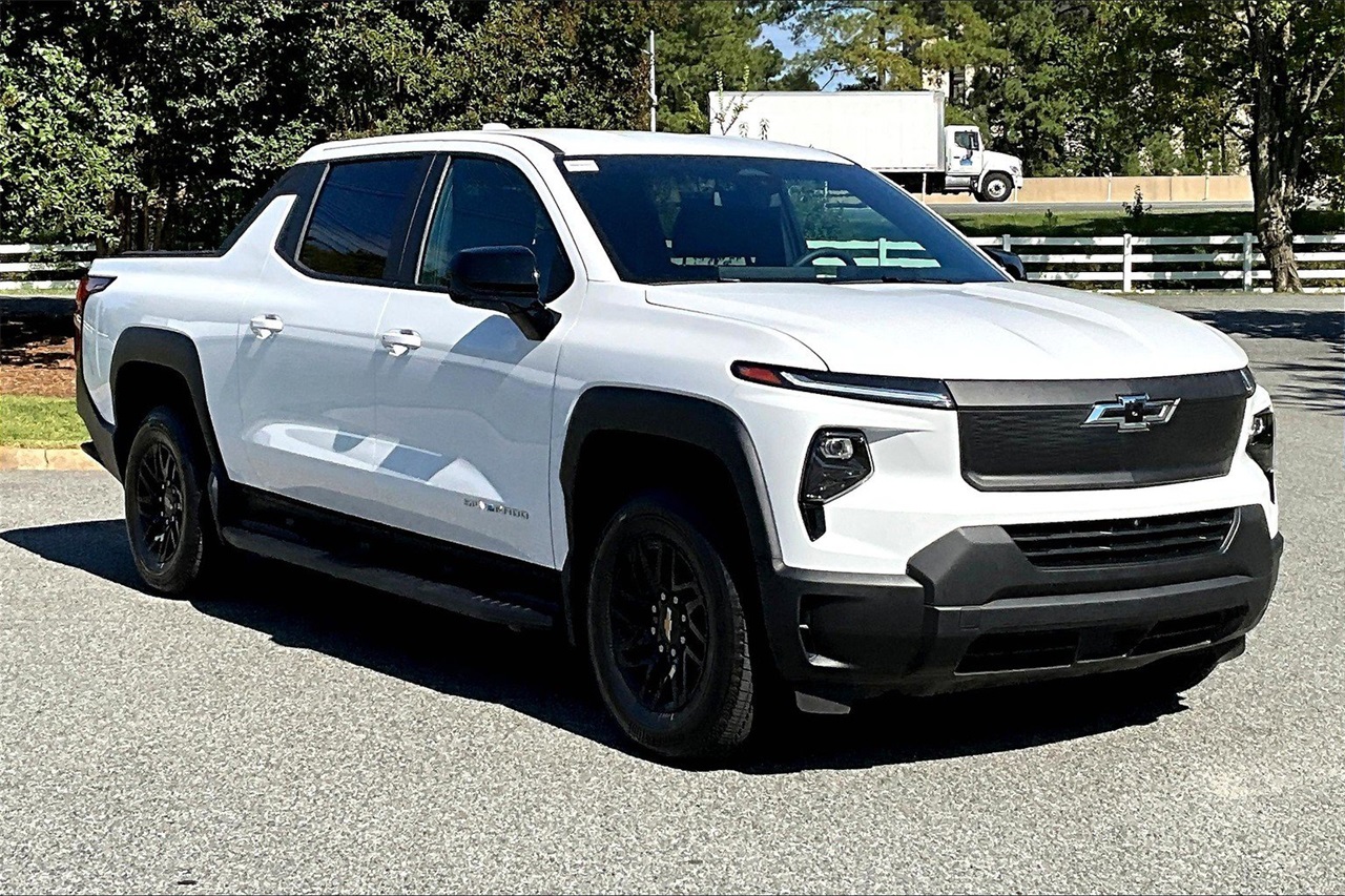 Used 2024 Chevrolet Silverado EV Work Truck with VIN 1GC10UED9RU206110 for sale in Cornelius, NC