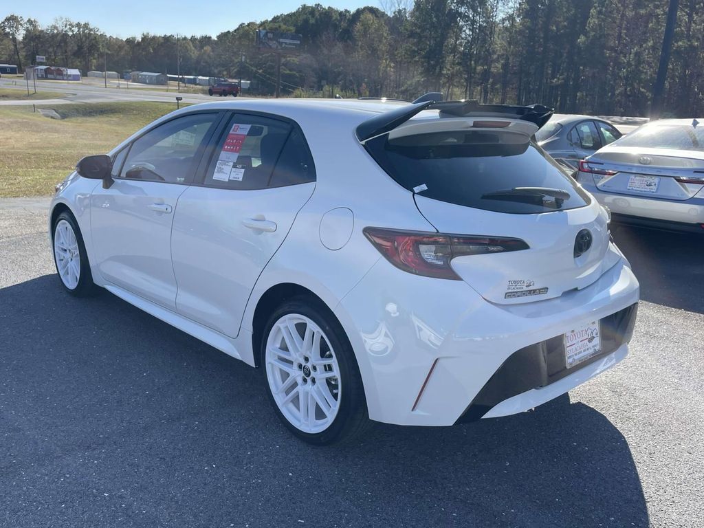 2026 Toyota Corolla SE photo 3