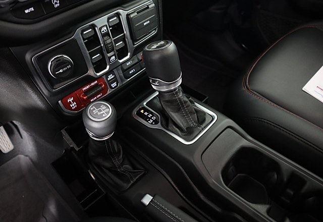 2025 Jeep Wrangler Rubicon X photo 35