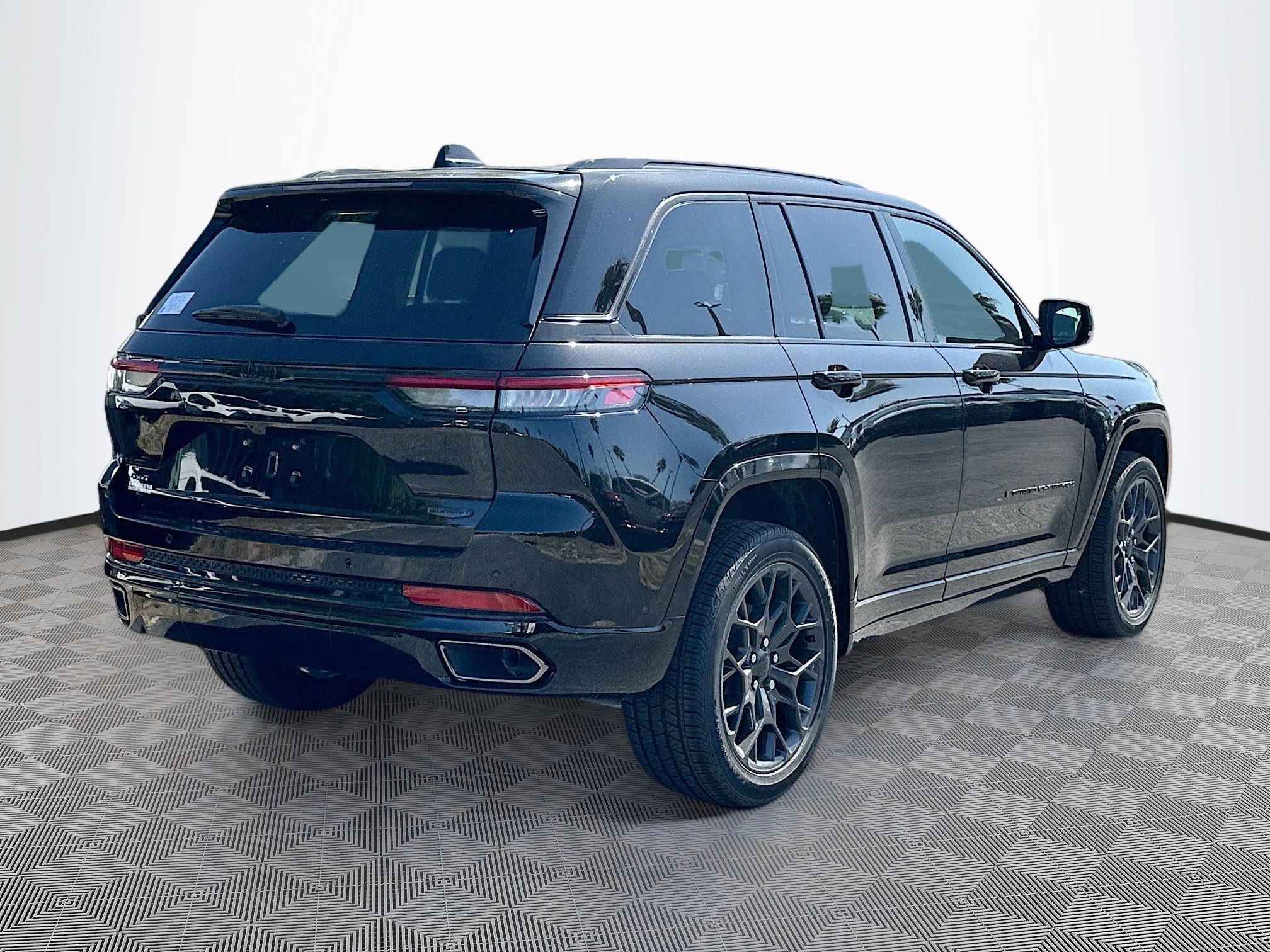 2025 Jeep Grand Cherokee Summit photo 4