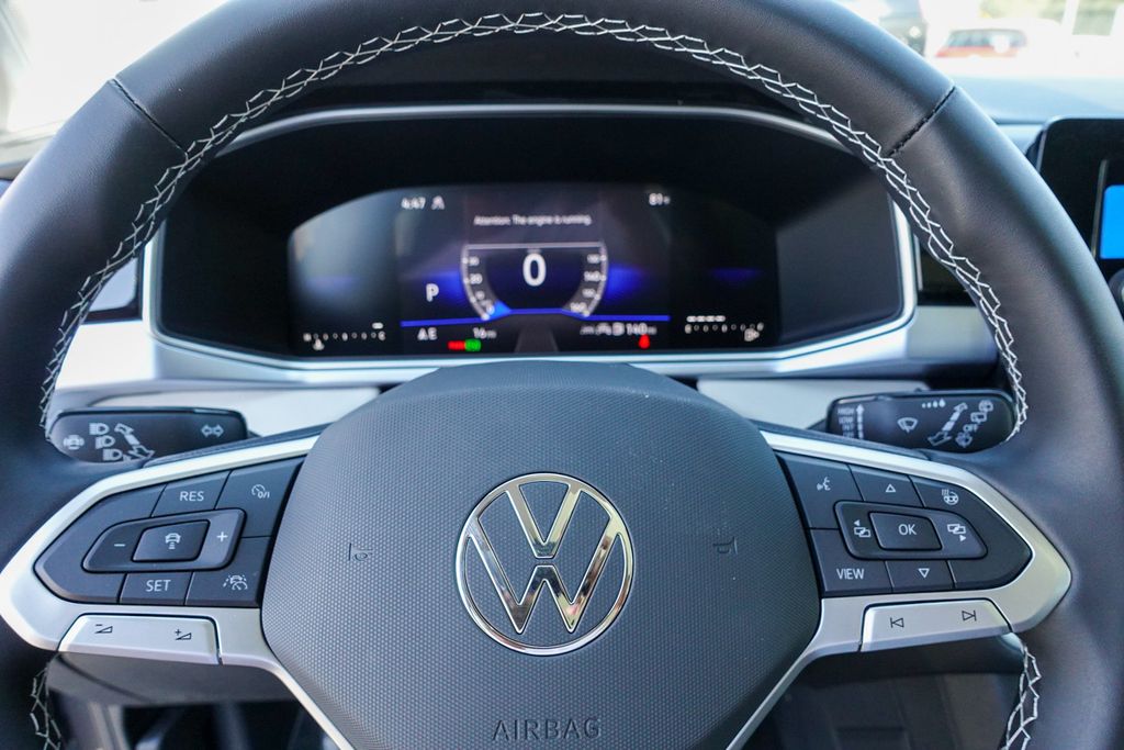 2025 Volkswagen Taos SE photo 11