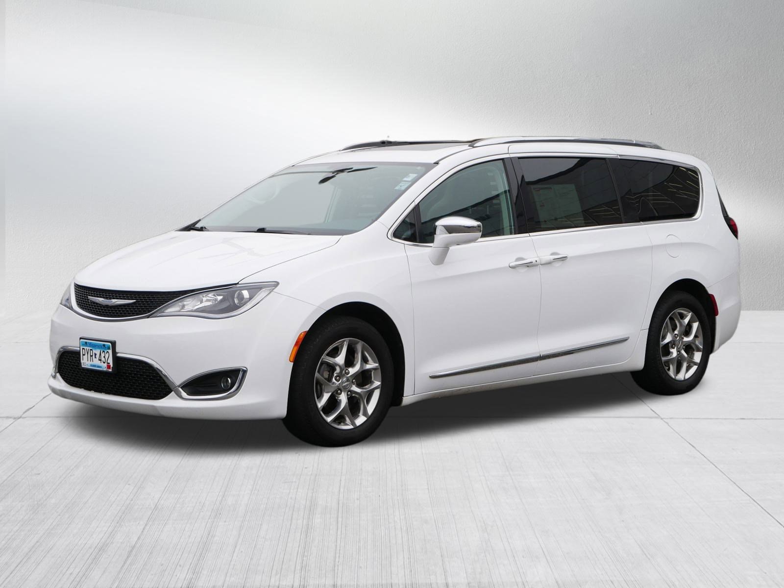 2018 Chrysler Pacifica Limited photo 3