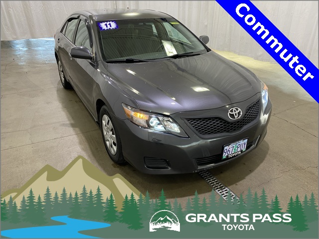 2011 Toyota Camry LE's photo