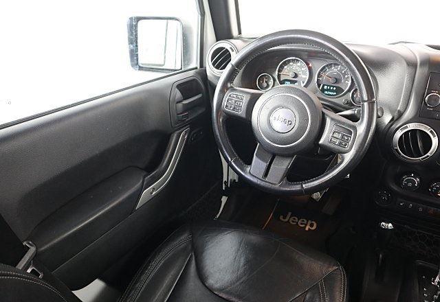 2016 Jeep Wrangler Unlimited Sahara photo 12