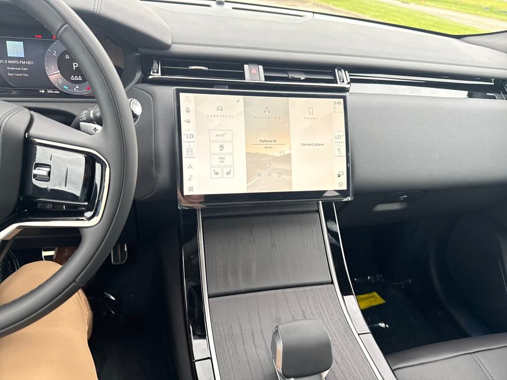 2026 Land Rover Range Rover Velar SE photo 14