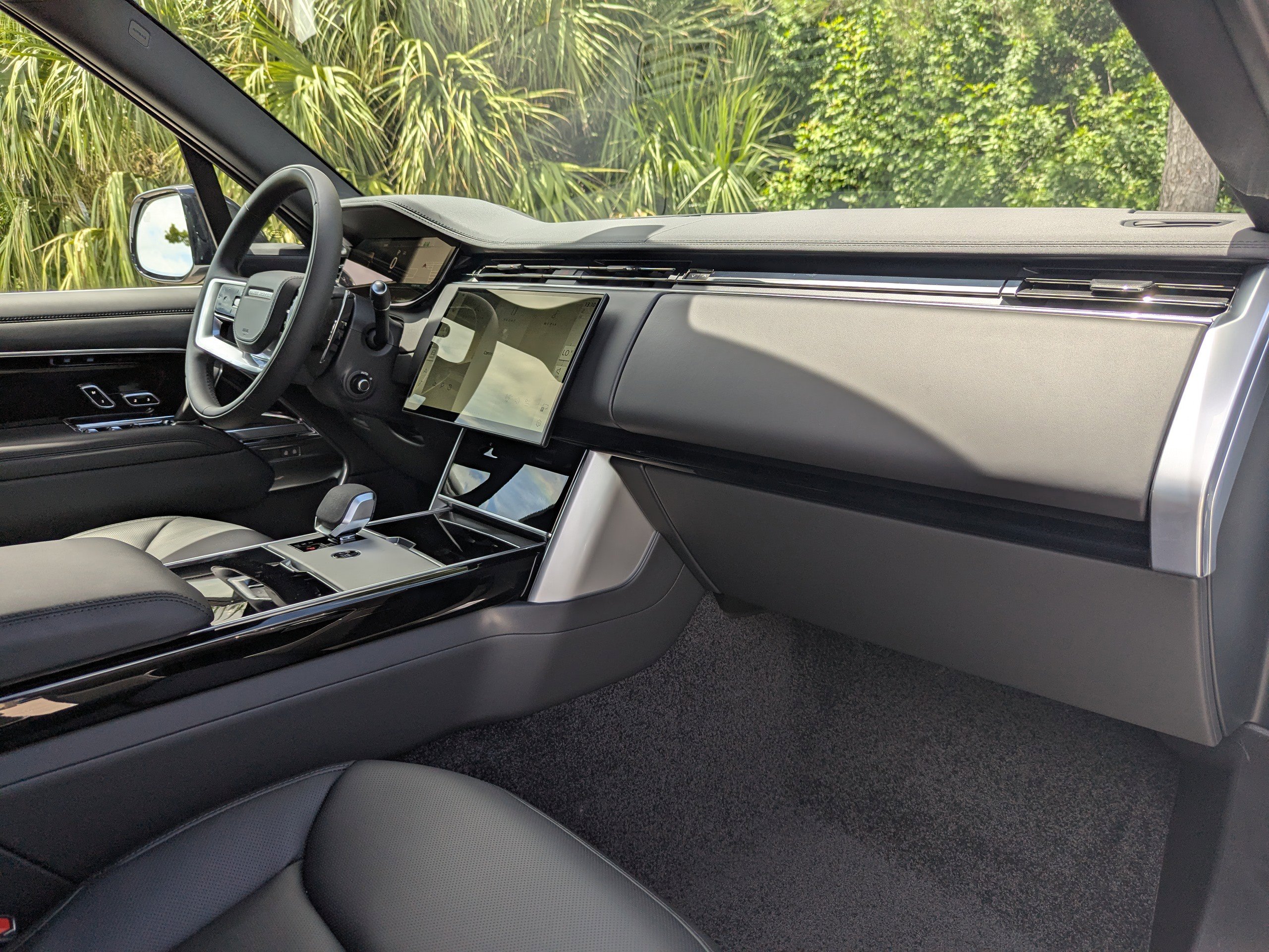 2025 Land Rover Range Rover SE photo 13